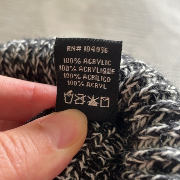 Fly Racing Pom Beanie One Size Black White Cozycore Men’s Women’s Tuque Hat Fall - Picture 3 of 6